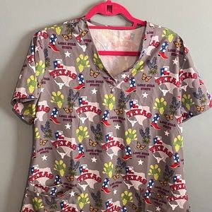 SELLING FLORAL SCRUB FOR WOMEN SIZE L BNWT SHORT SLEEVE